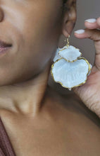 Load image into Gallery viewer, Les Fleurs