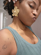 Load image into Gallery viewer, Les Fleurs 2