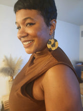 Load image into Gallery viewer, Honey Bee disc
