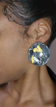 Load image into Gallery viewer, Round galaxy stud post
