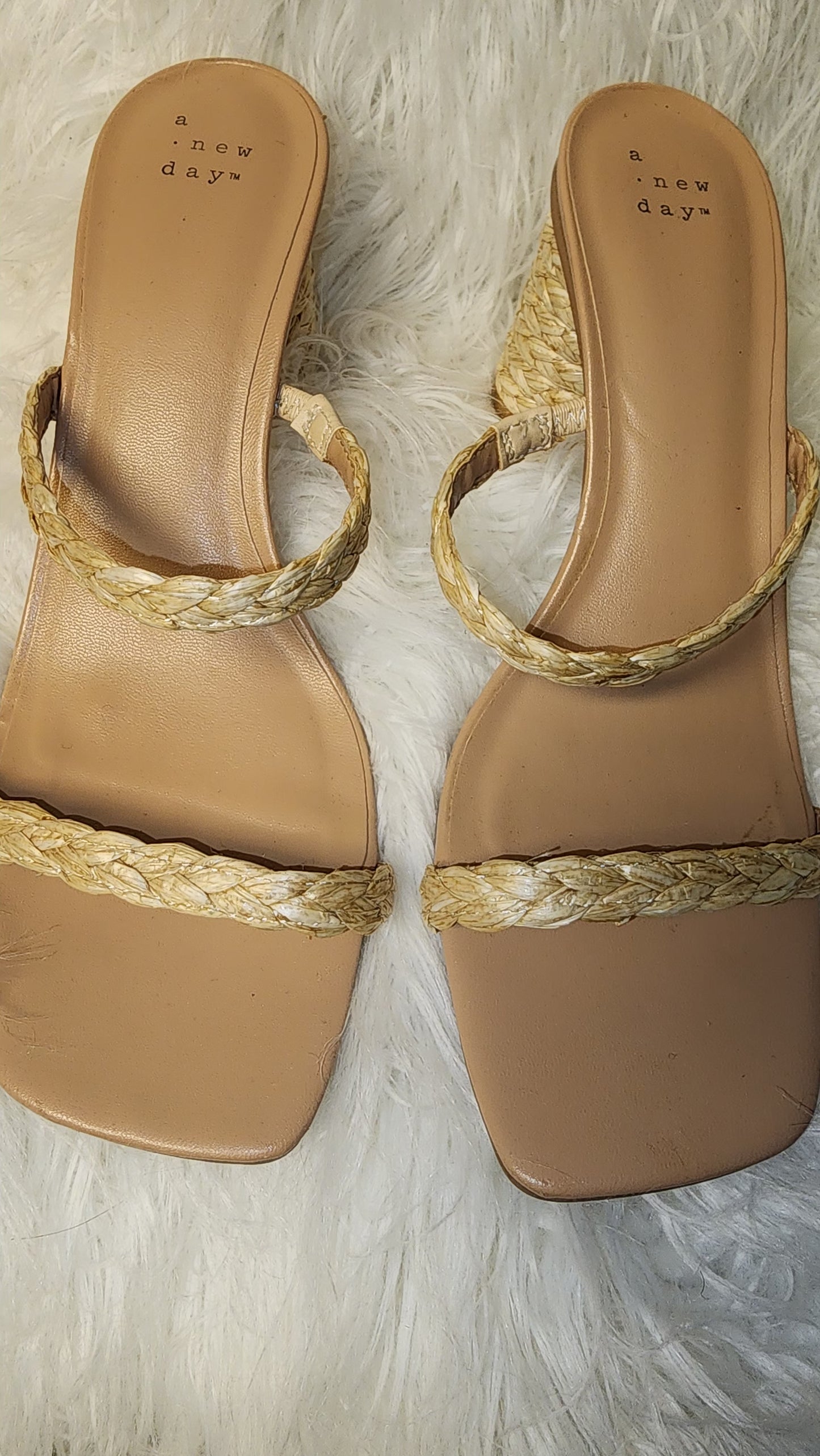 Straw detail sandal